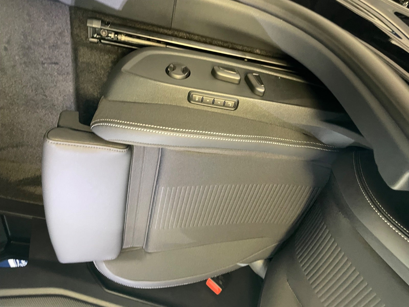 Sort Ford Explorer fra 2025
