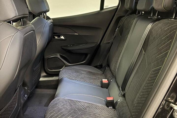 Sort Peugeot e-2008 fra 2025