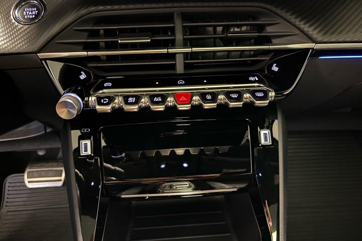 Sort Peugeot e-2008 fra 2025