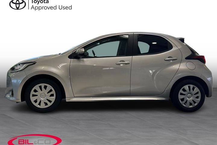 Sølv Toyota Yaris fra 2025
