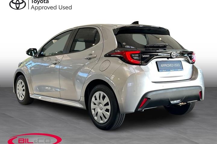Sølv Toyota Yaris fra 2025