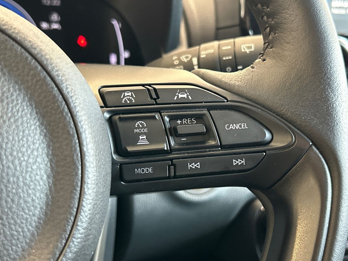 Sølv Toyota Yaris fra 2025