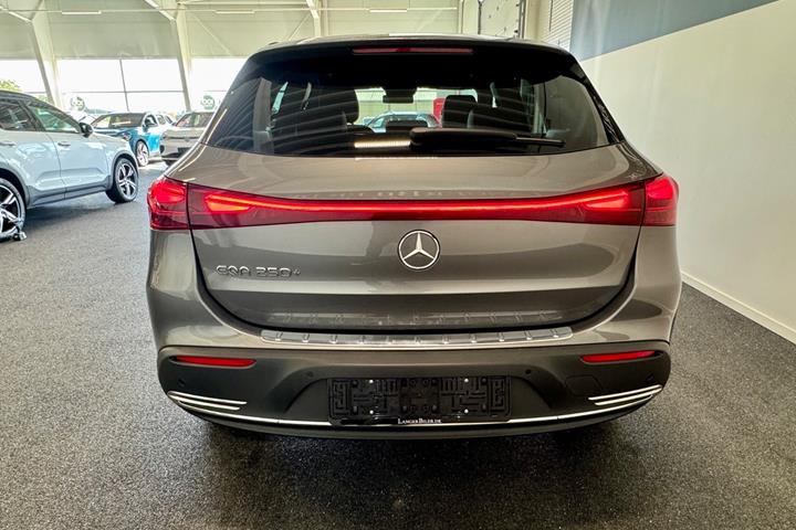 Grå Mercedes EQA250+ fra 2026