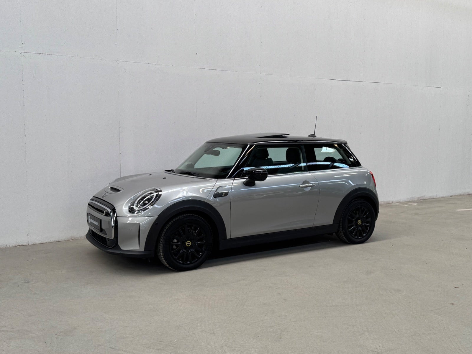 Sølv Mini Cooper SE fra 2023