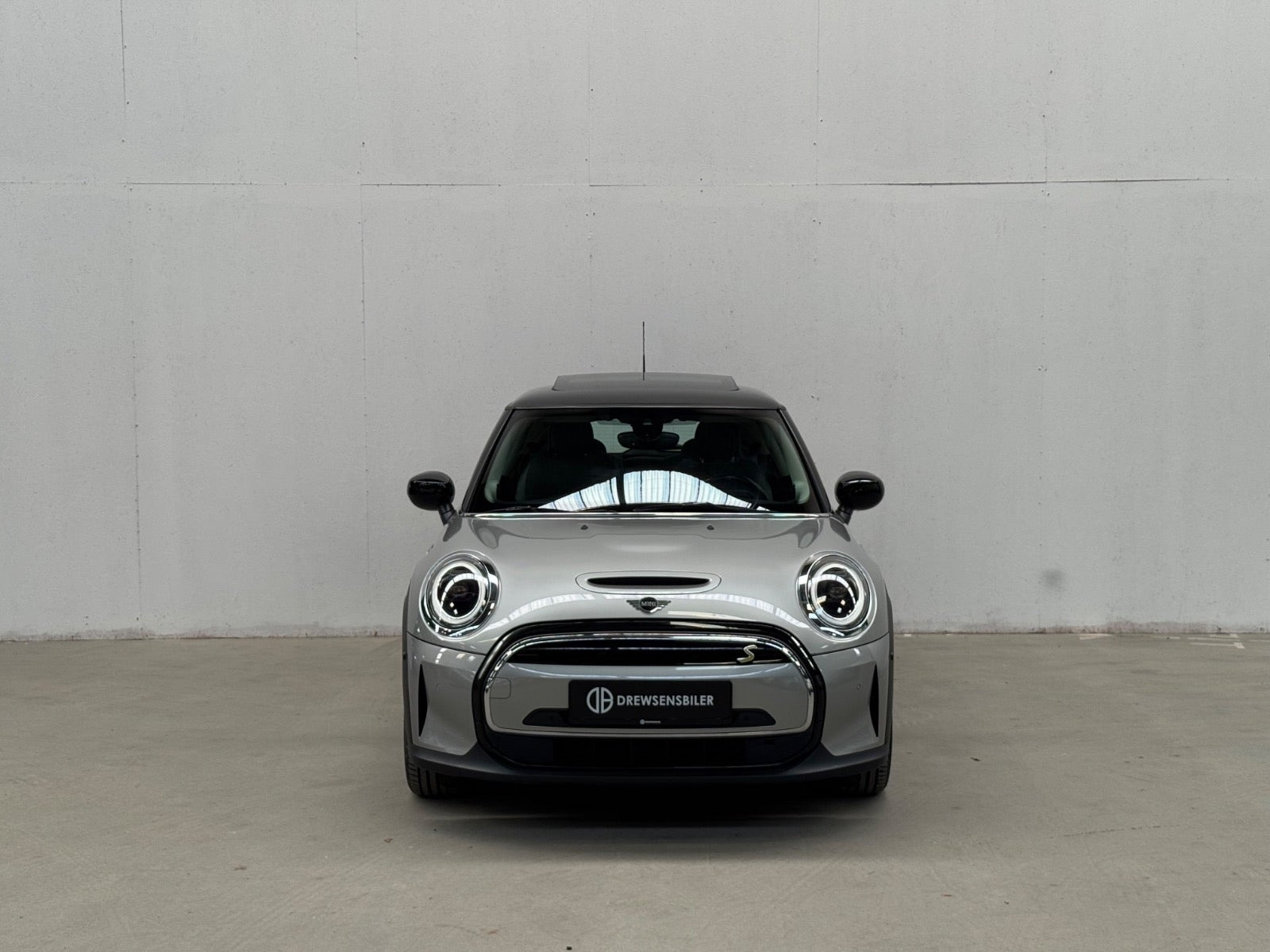 Sølv Mini Cooper SE fra 2023