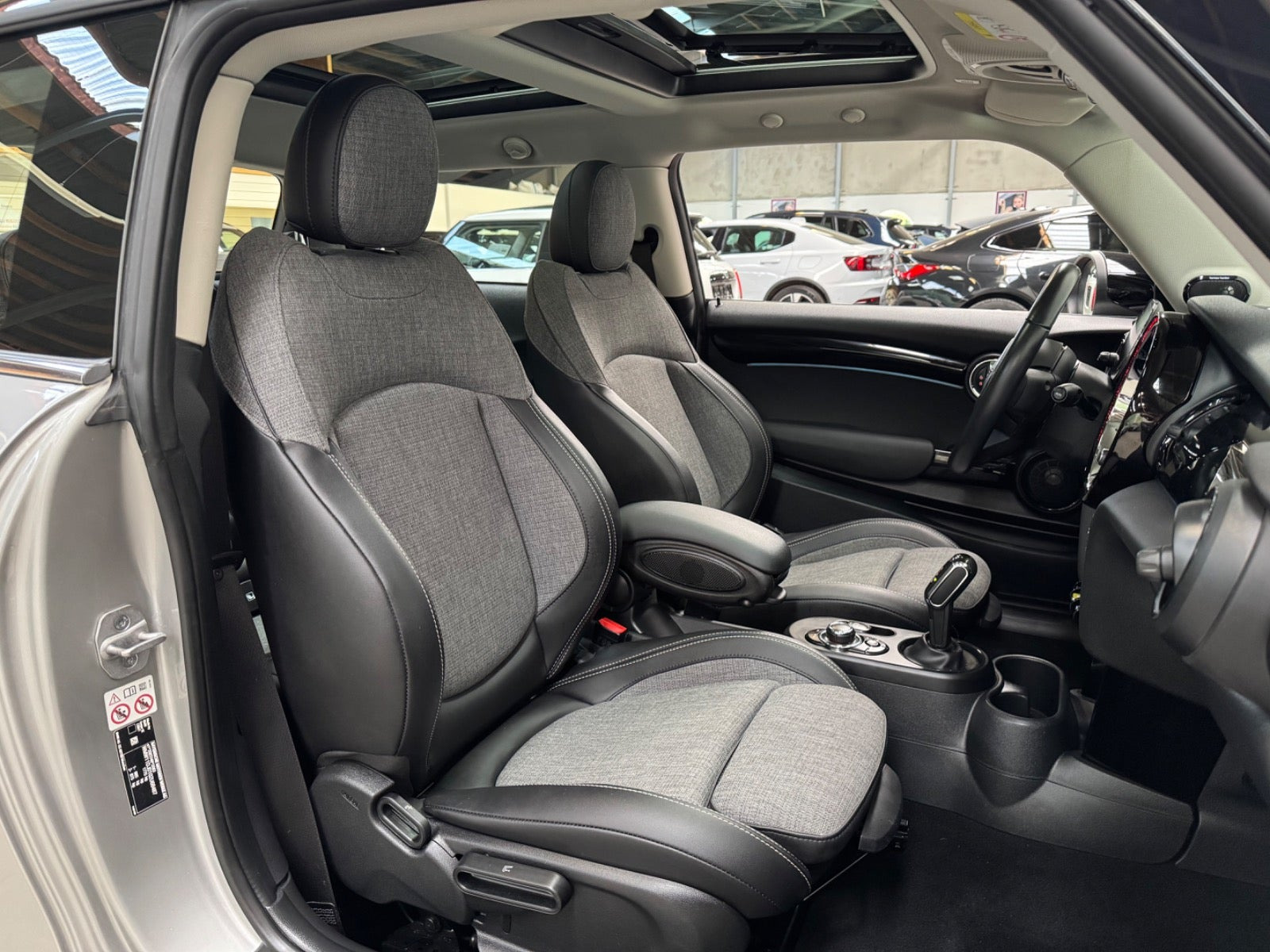 Sølv Mini Cooper SE fra 2023