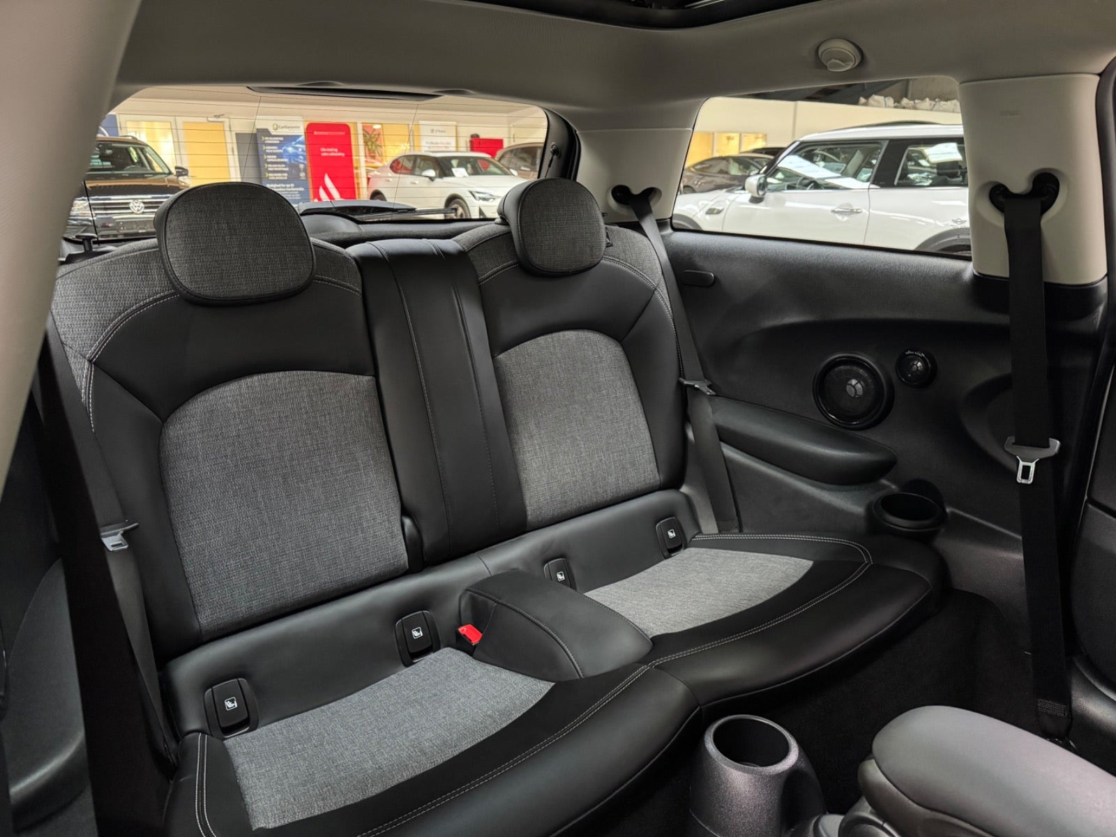 Sølv Mini Cooper SE fra 2023