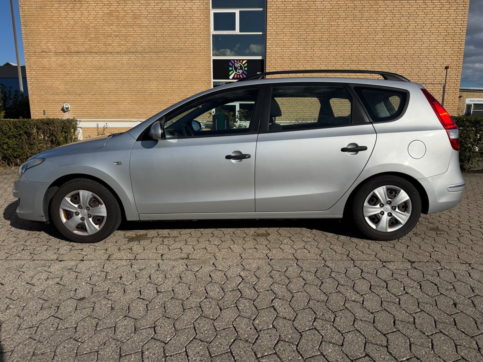 Rød Hyundai i30 fra 2010
