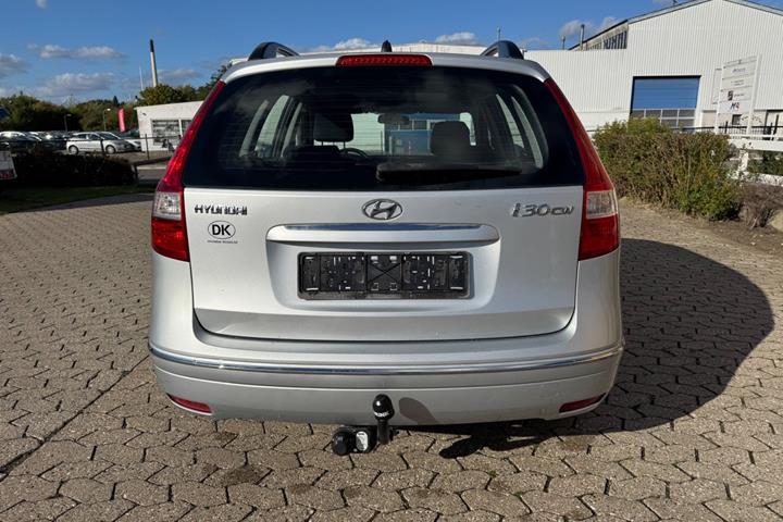Rød Hyundai i30 fra 2010