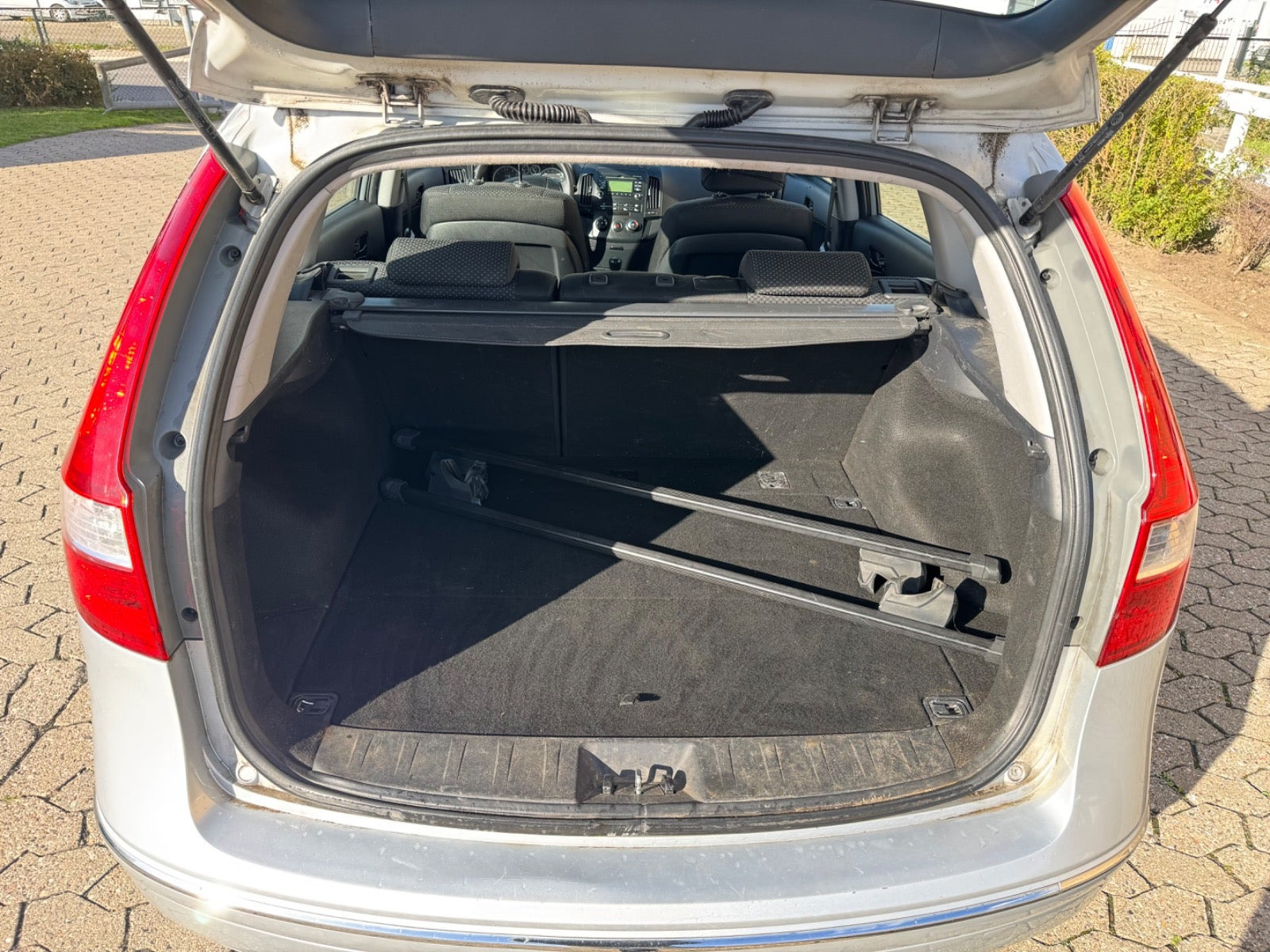 Rød Hyundai i30 fra 2010