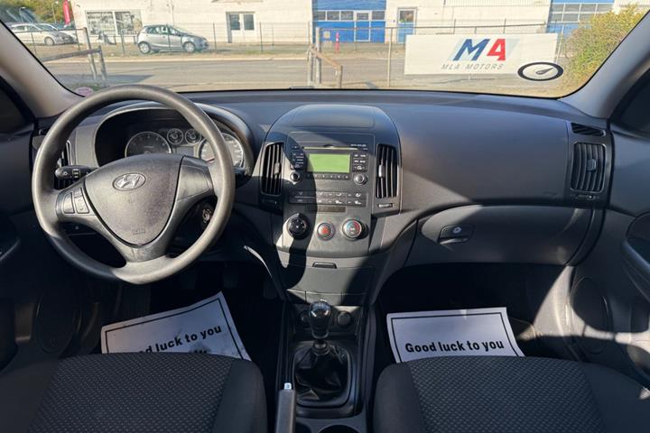 Rød Hyundai i30 fra 2010