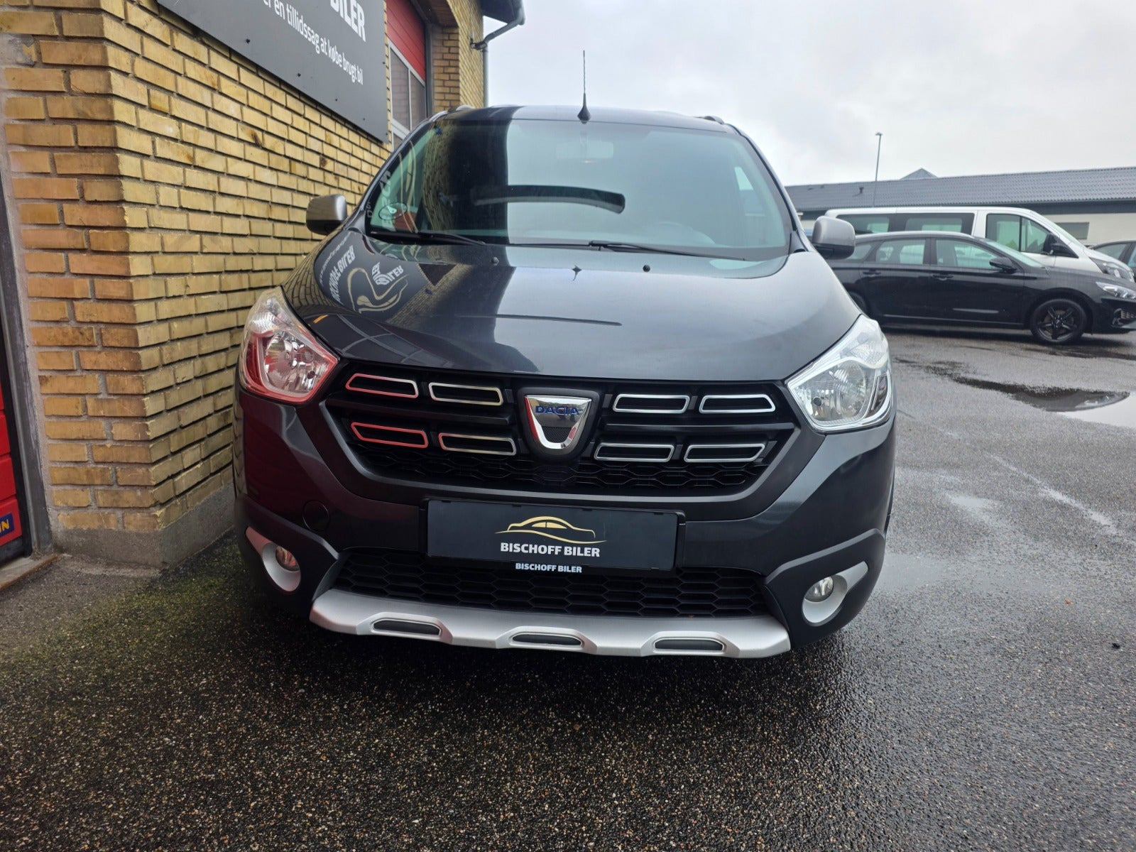 Grå Dacia Lodgy Stepway fra 2021