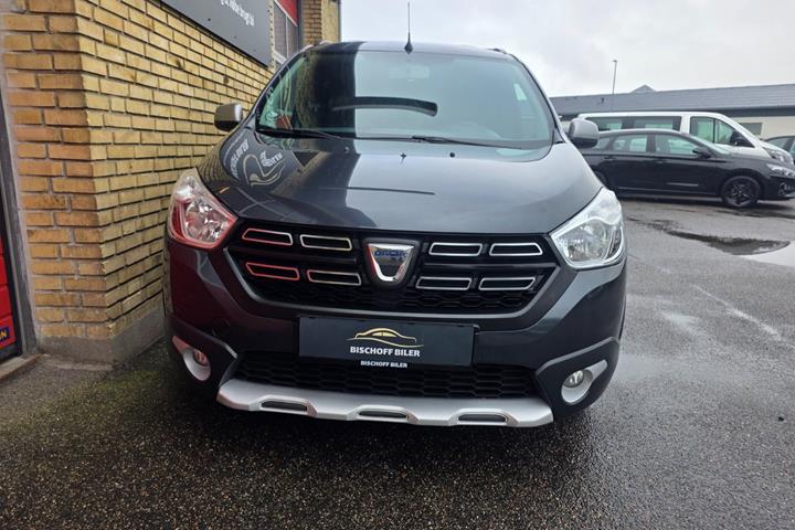 Grå Dacia Lodgy Stepway fra 2021