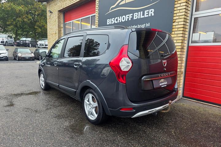 Grå Dacia Lodgy Stepway fra 2021