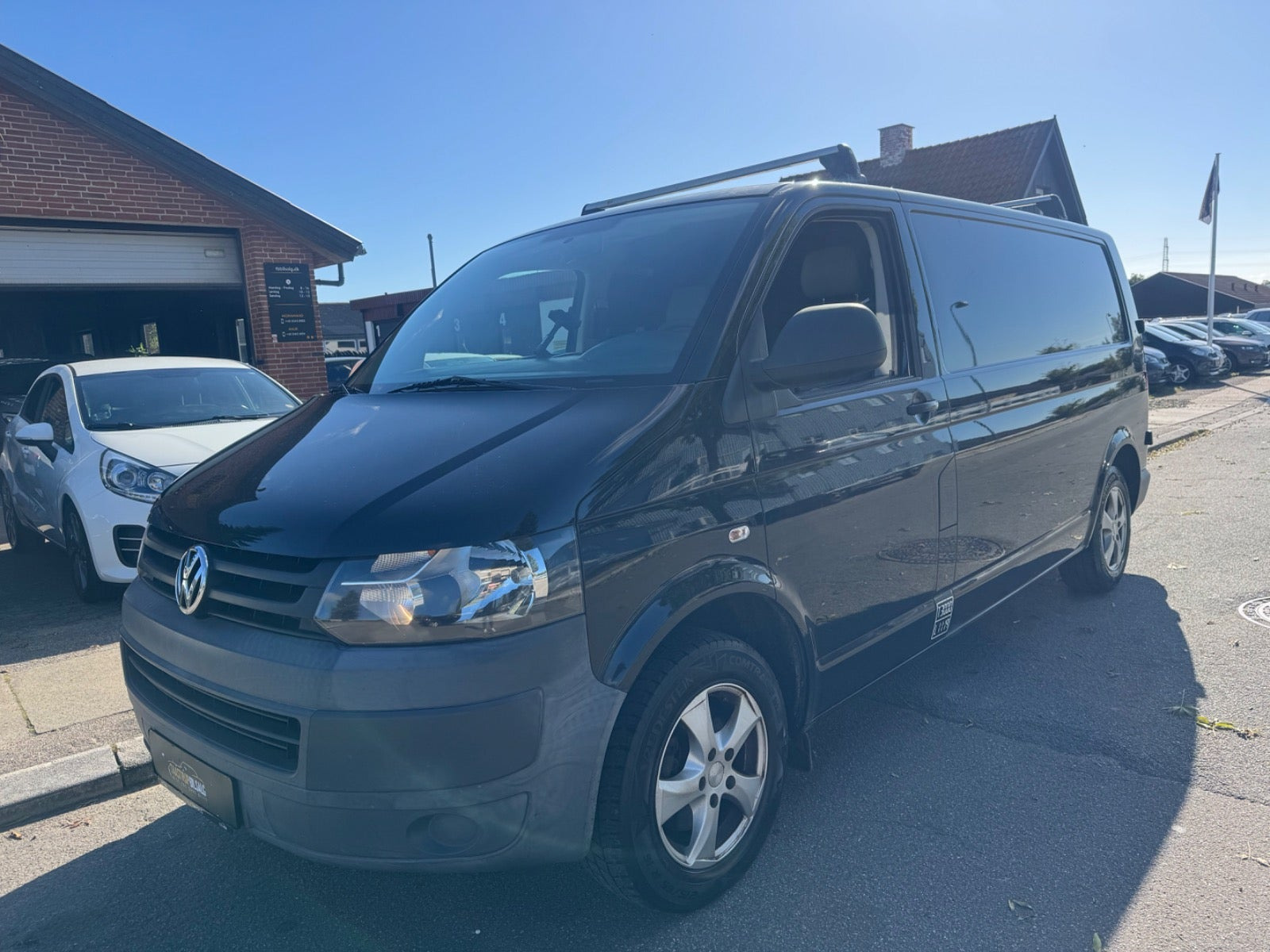 Gul VW Transporter fra 2013