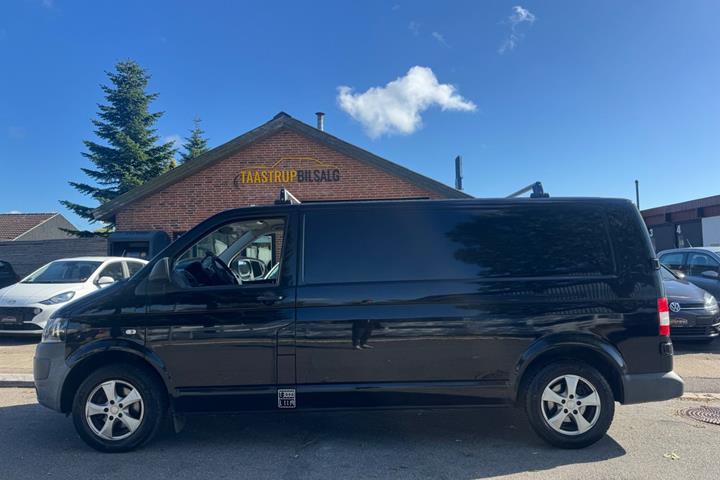Gul VW Transporter fra 2013