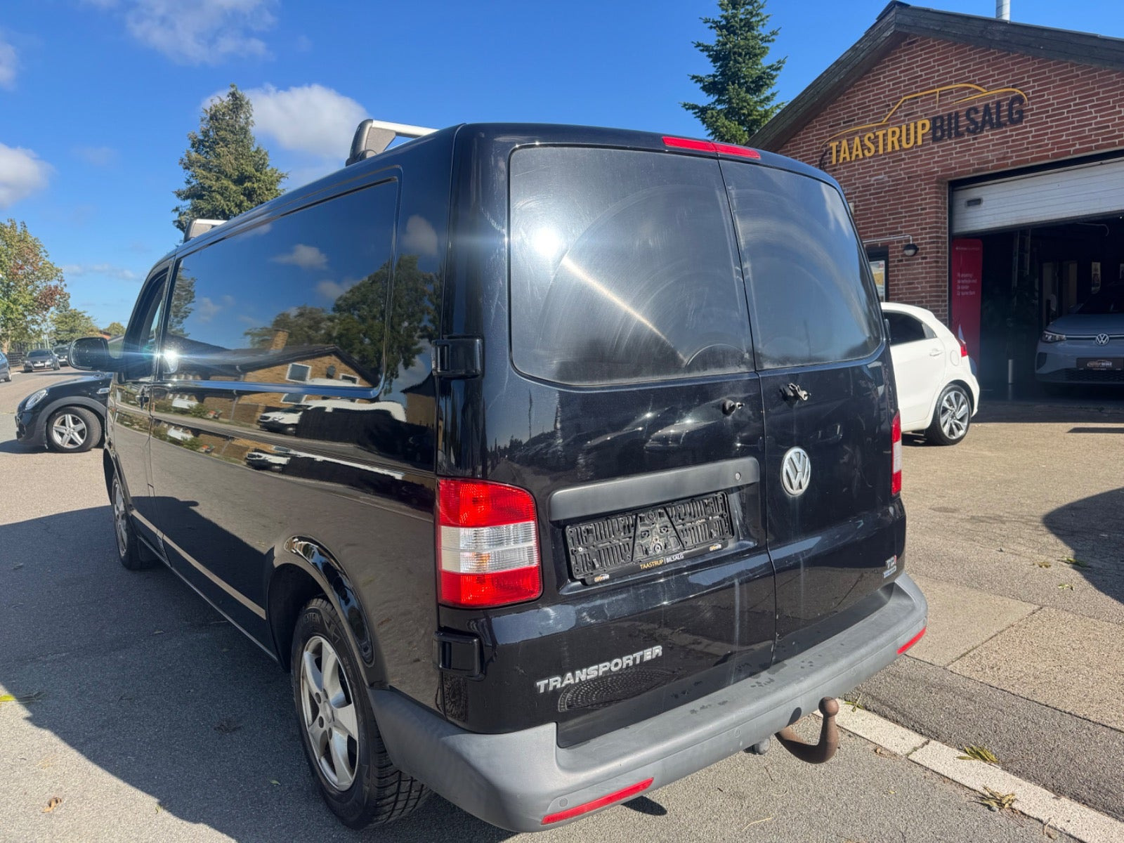 Gul VW Transporter fra 2013
