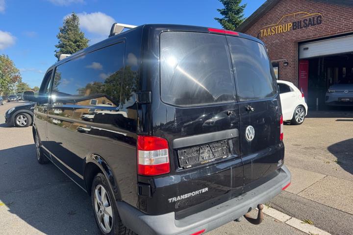 Gul VW Transporter fra 2013
