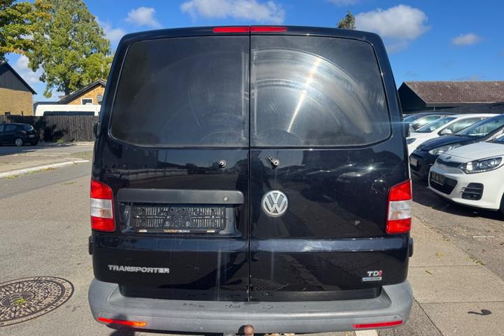 Gul VW Transporter fra 2013