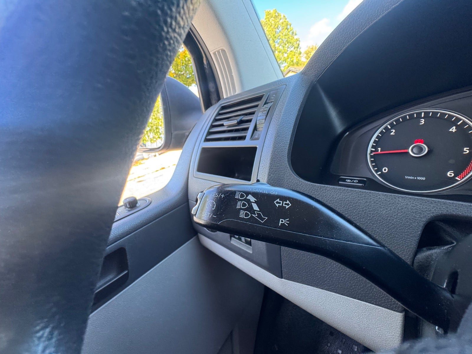 Gul VW Transporter fra 2013