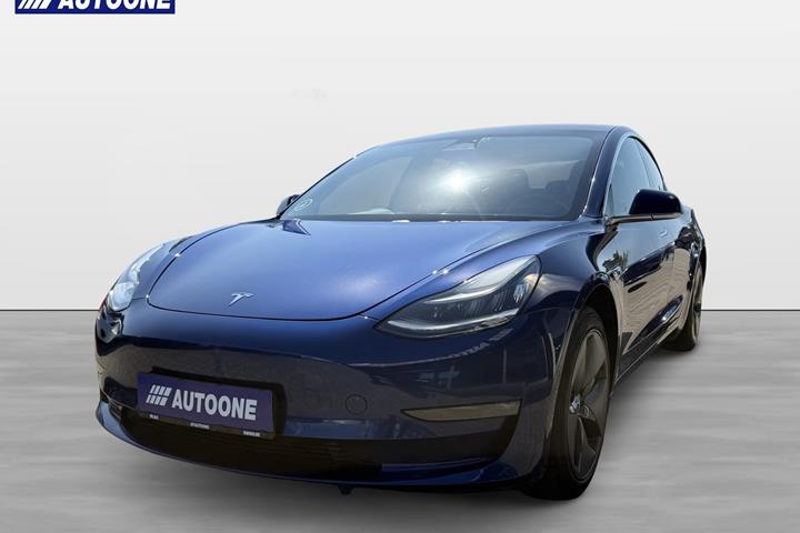 Blå Tesla Model 3 fra 2019