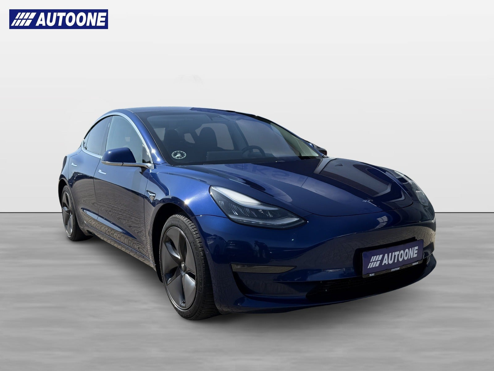 Blå Tesla Model 3 fra 2019