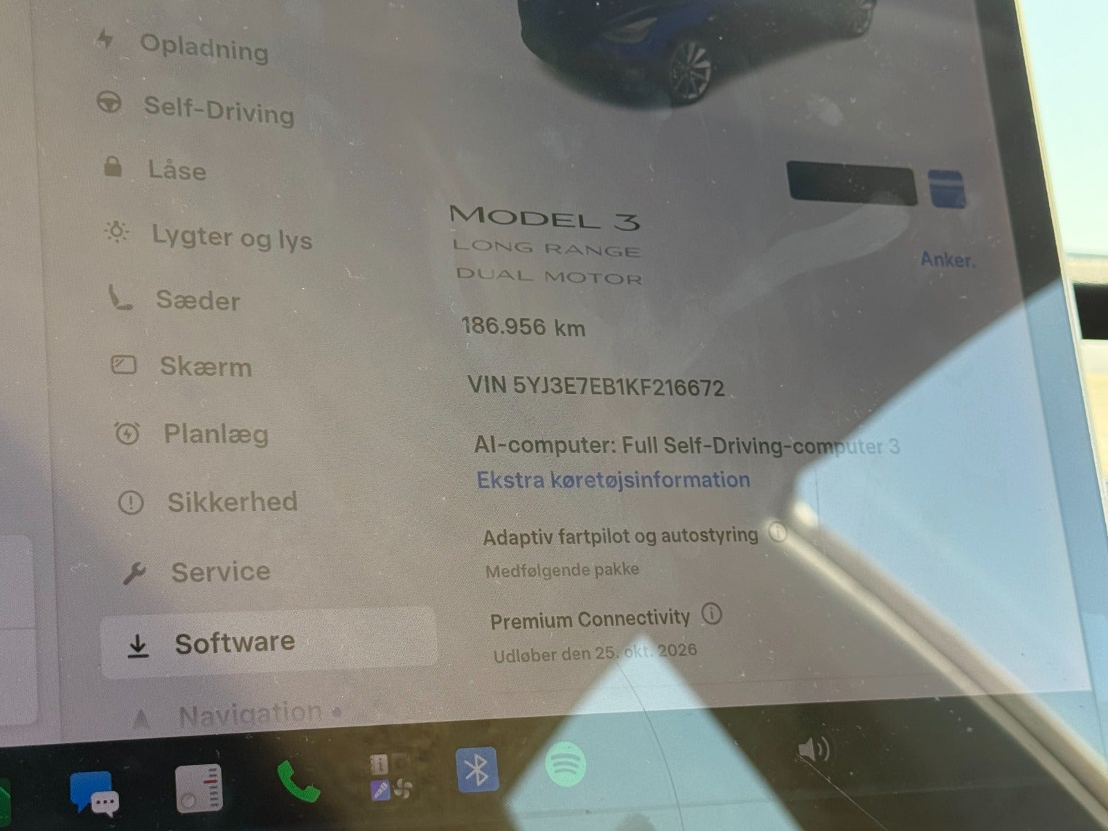 Blå Tesla Model 3 fra 2019