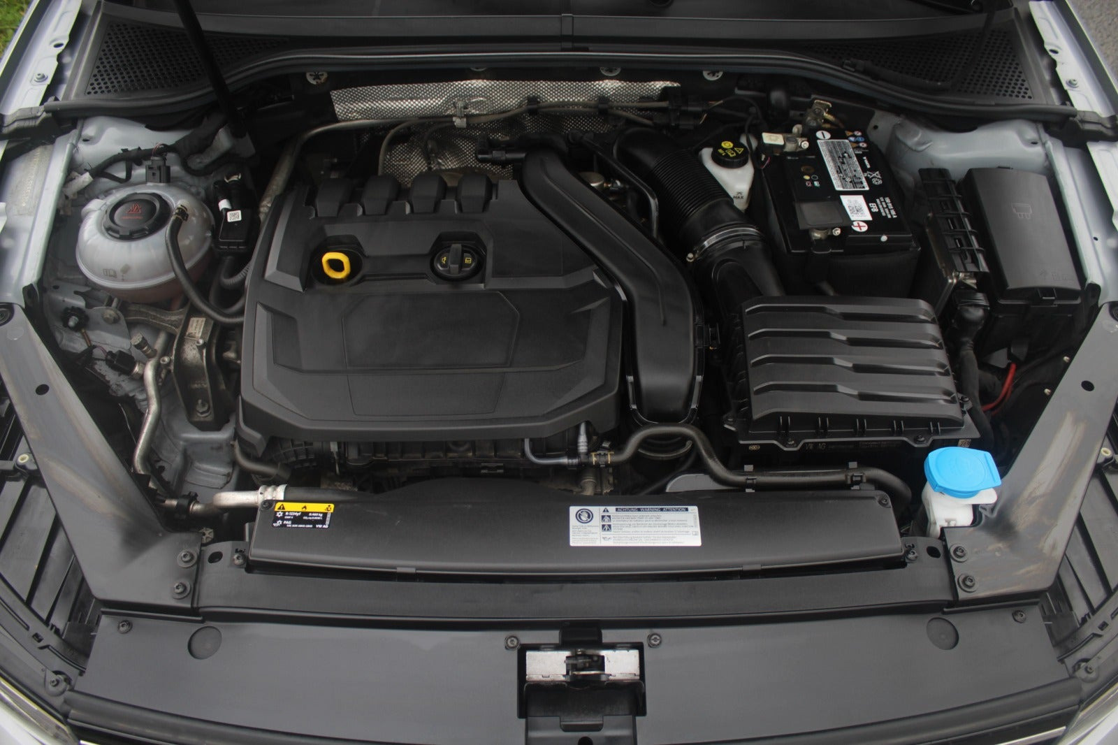 Sølv VW Passat fra 2020
