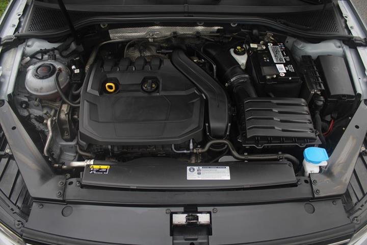 Sølv VW Passat fra 2020