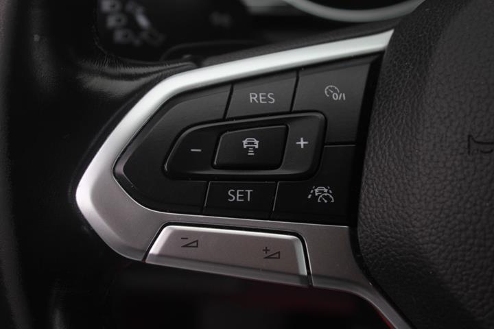 Sølv VW Passat fra 2020