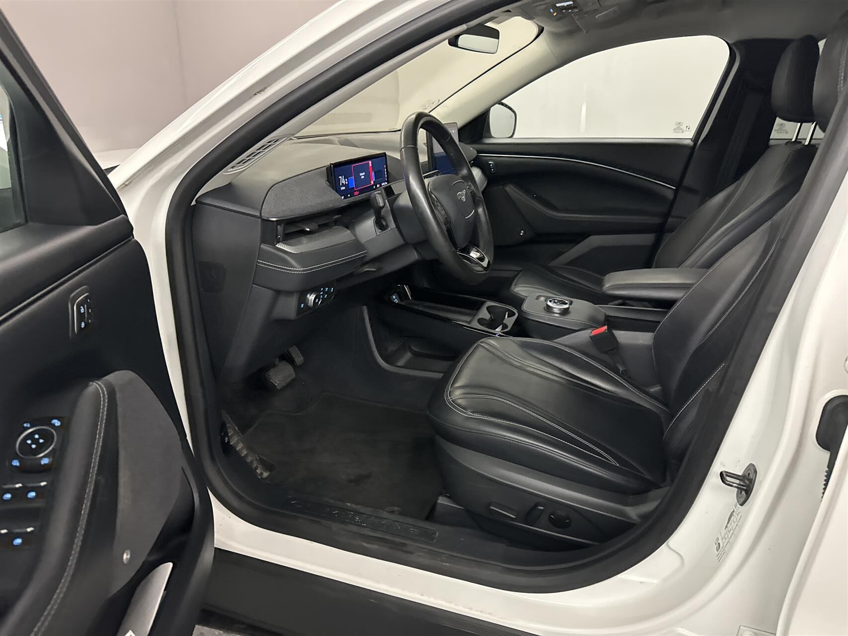 Hvid Ford Mustang Mach-E fra 2022