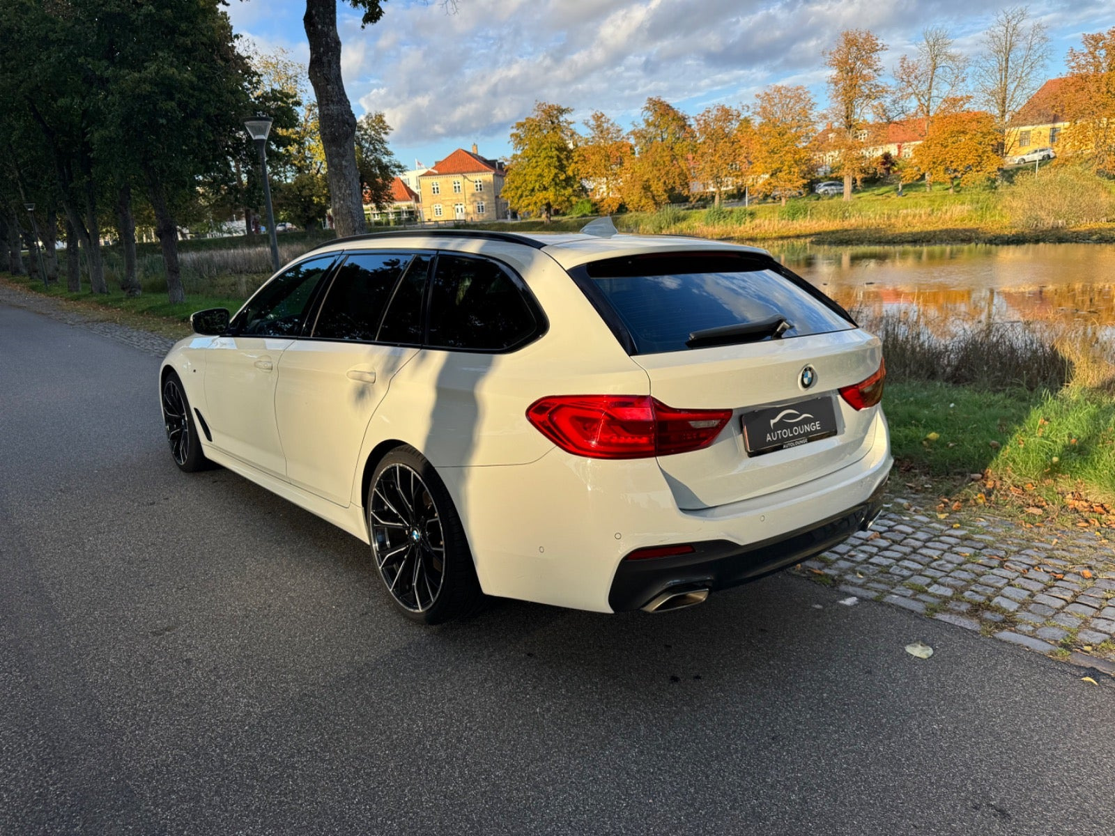 Hvid BMW 520i fra 2019