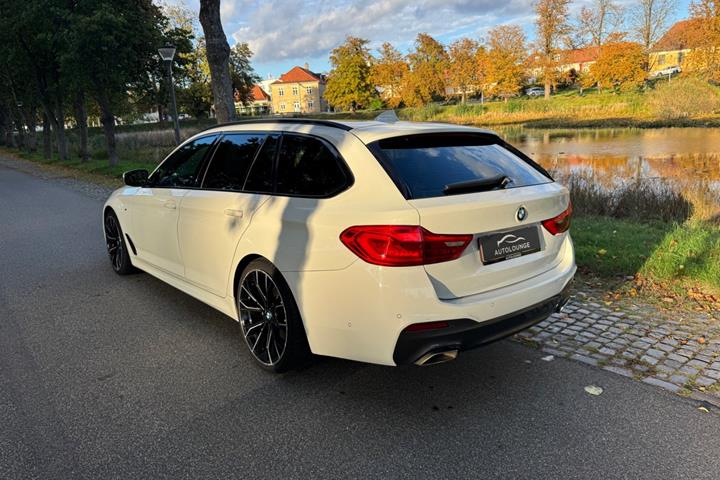 Hvid BMW 520i fra 2019