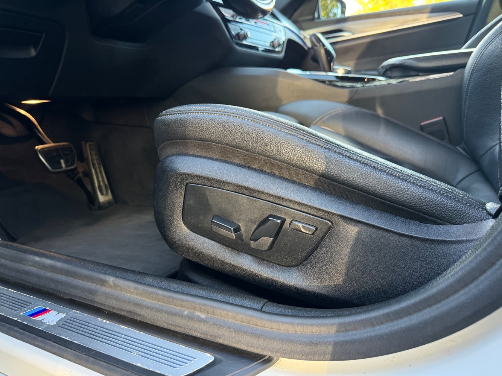 Hvid BMW 520i fra 2019