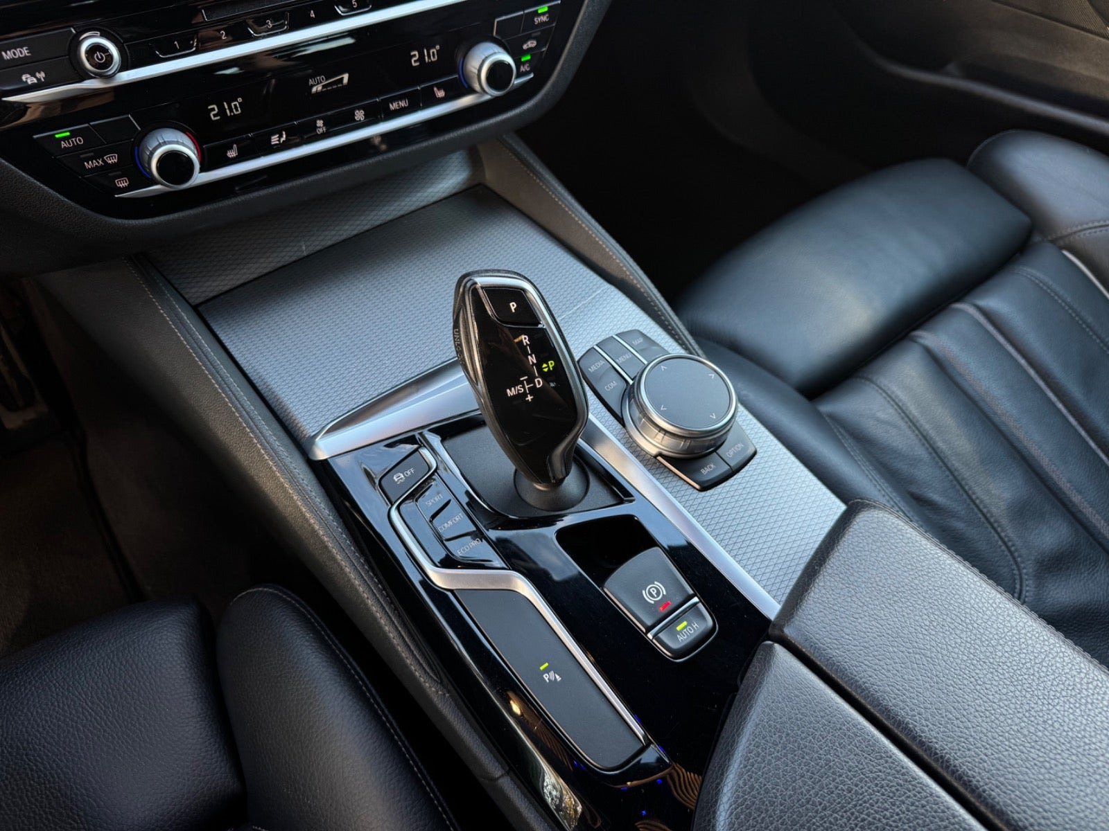 Hvid BMW 520i fra 2019