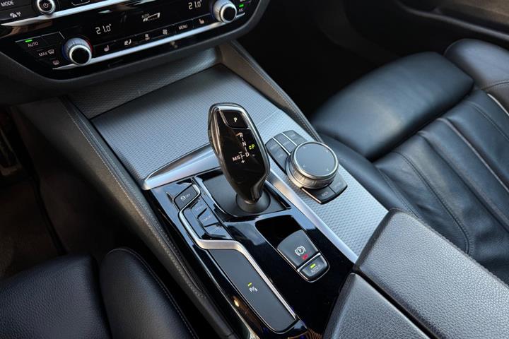 Hvid BMW 520i fra 2019