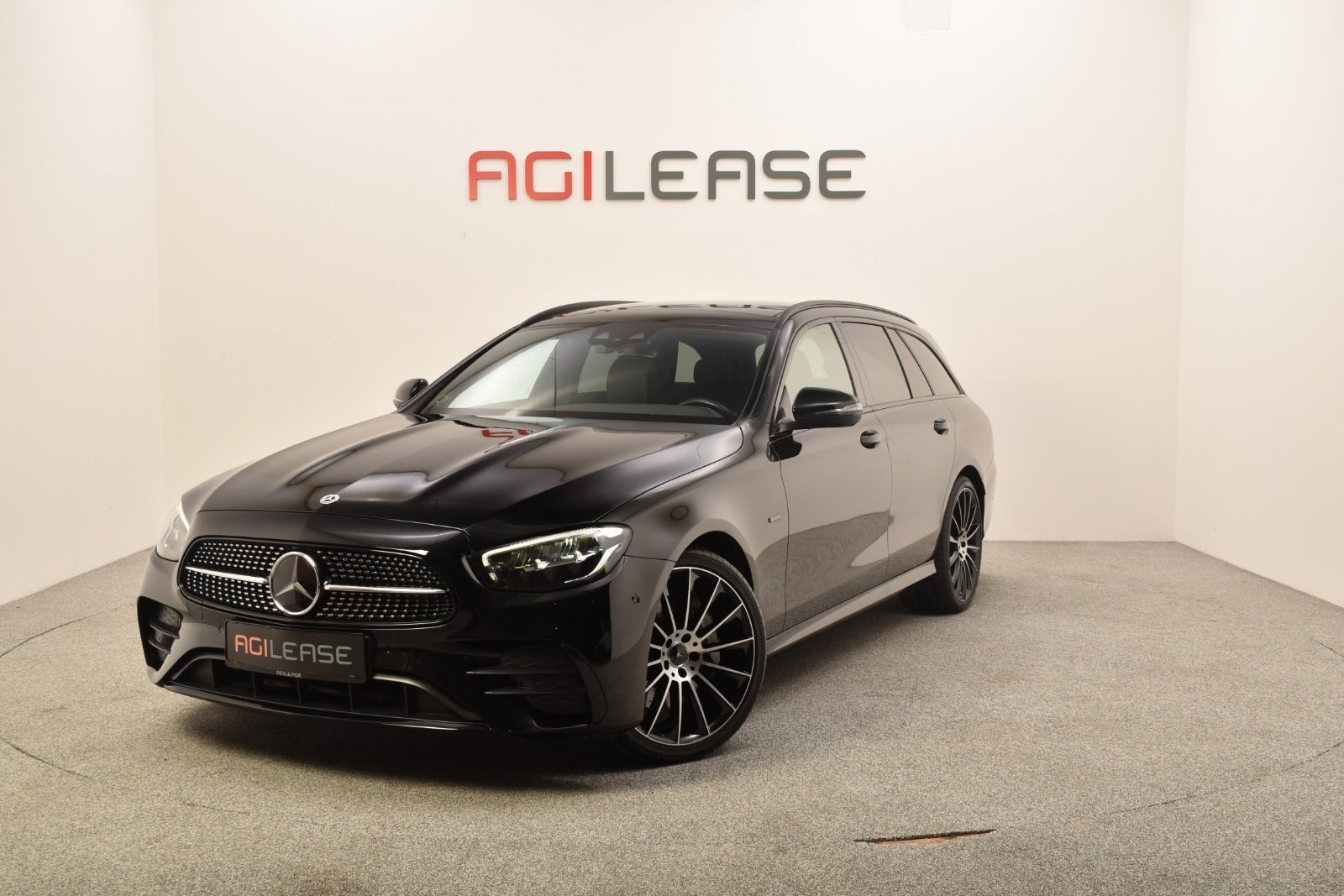 Mercedes E300 de 2,0 AMG Line Night Edition stc. aut.
