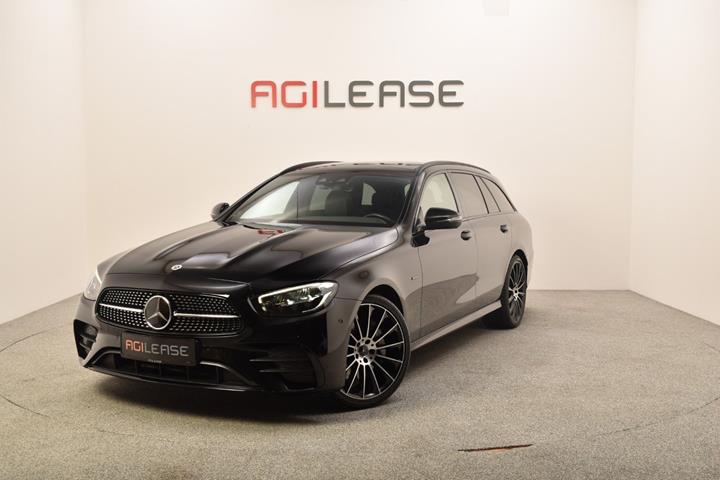 Sort Mercedes E300 de fra 2021 set udefra
