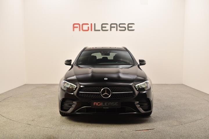Sort Mercedes E300 de fra 2021