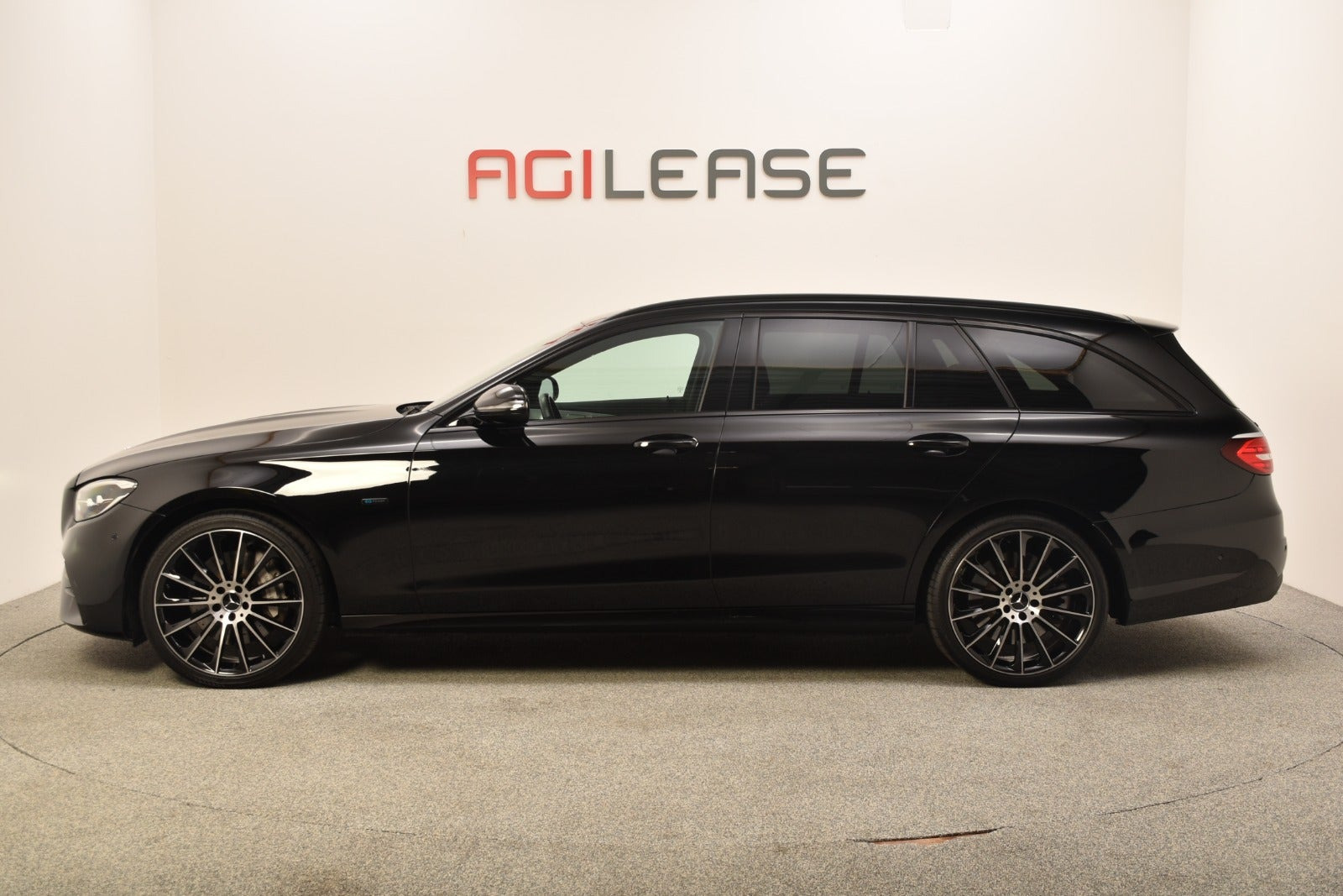 Sort Mercedes E300 de fra 2021