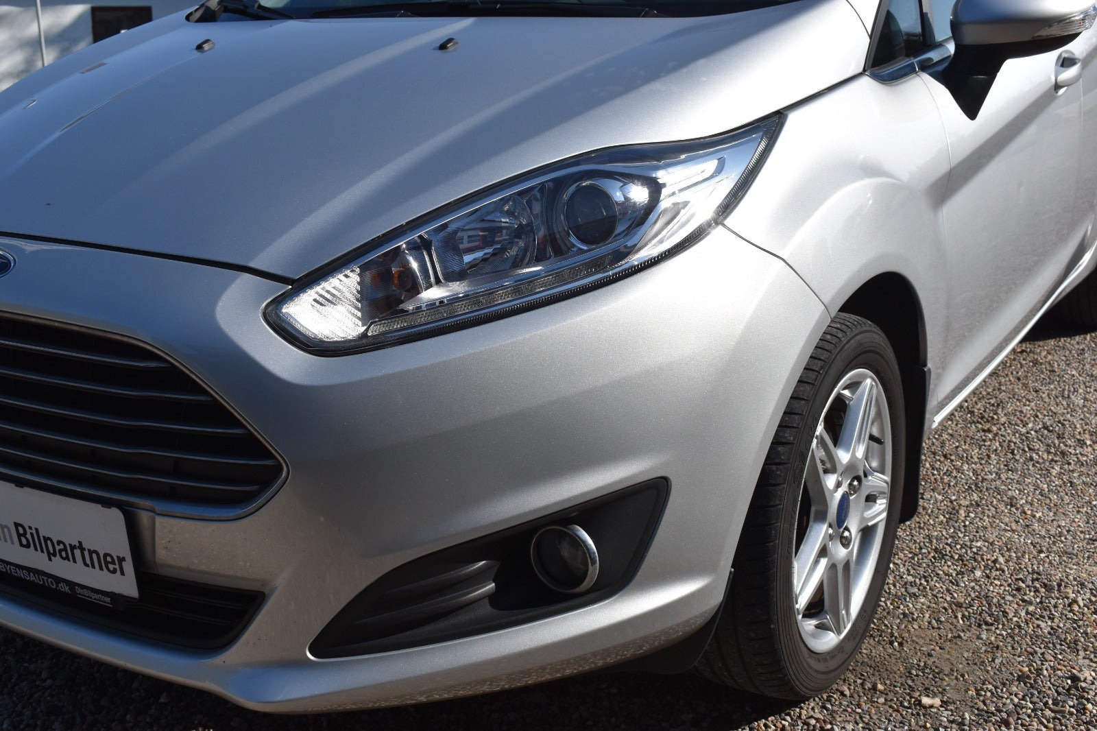 Sølv Ford Fiesta fra 2015
