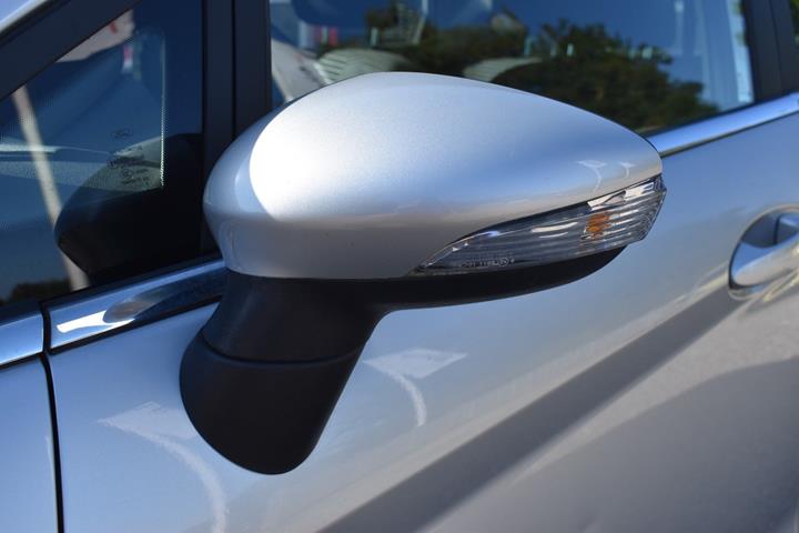 Sølv Ford Fiesta fra 2015