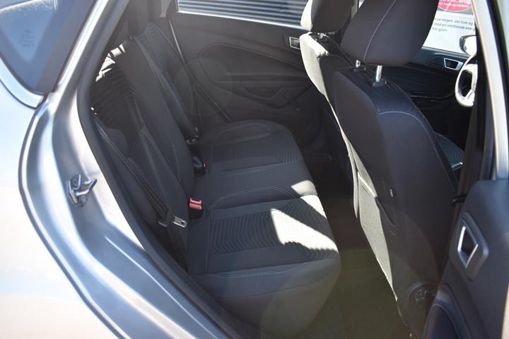 Sølv Ford Fiesta fra 2015
