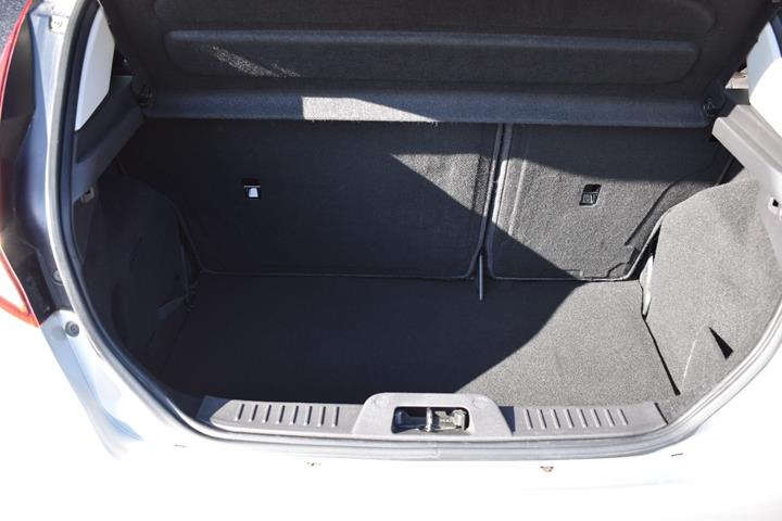Sølv Ford Fiesta fra 2015