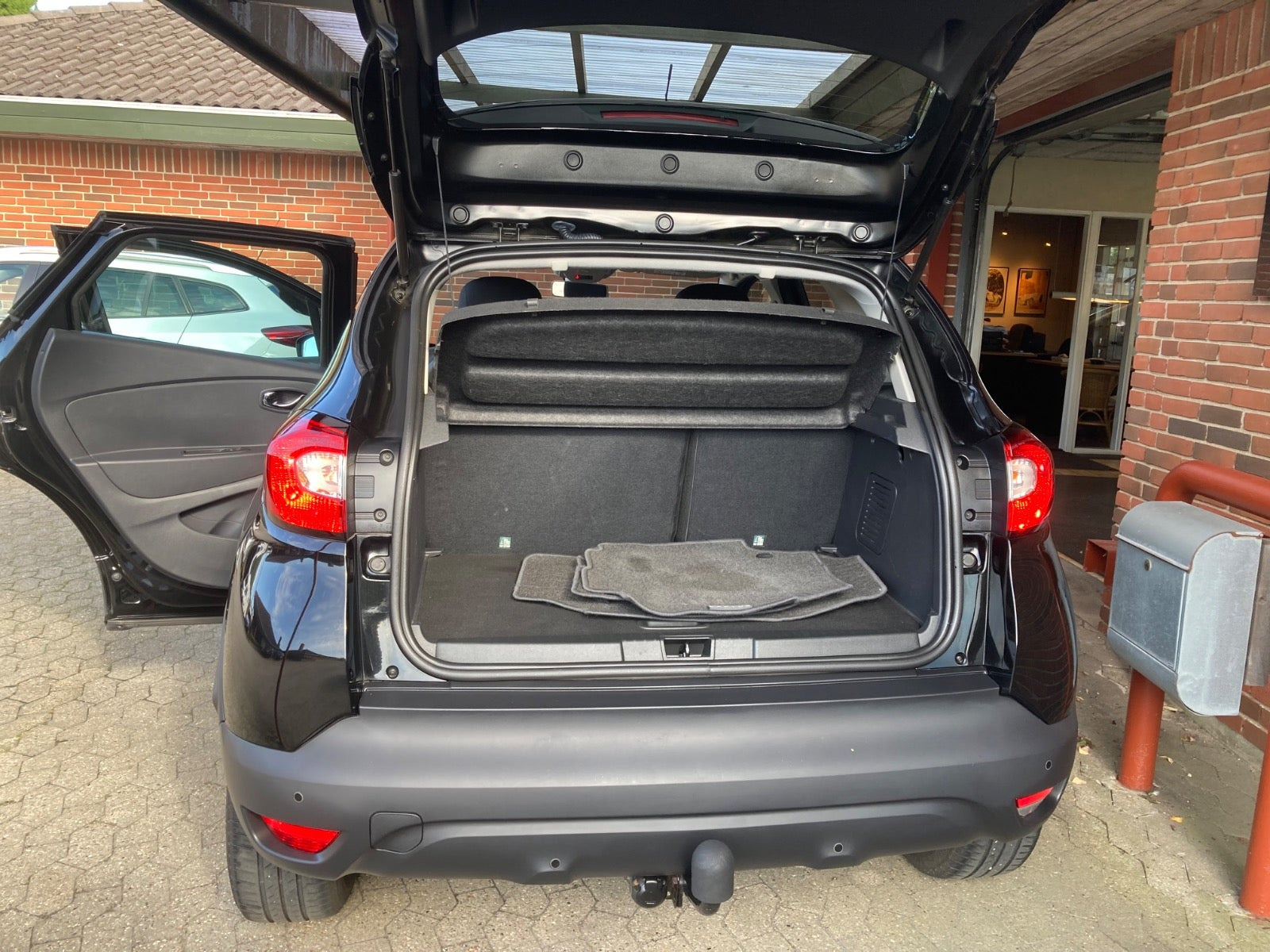 Sort Renault Captur fra 2017