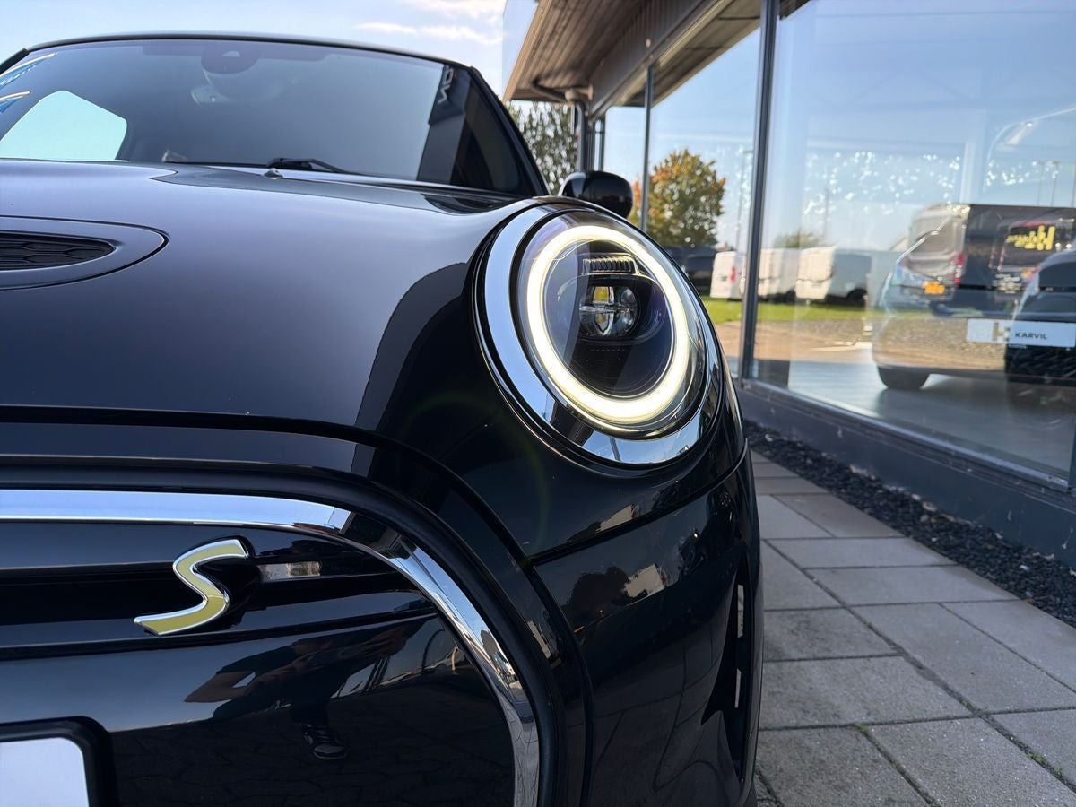 Sort Mini Cooper SE fra 2022