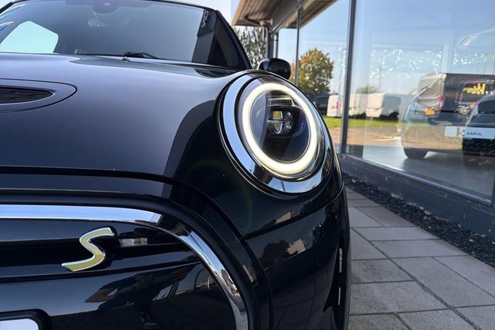 Sort Mini Cooper SE fra 2022