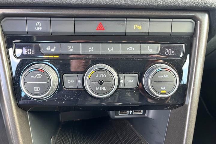Grå VW T-Roc fra 2020