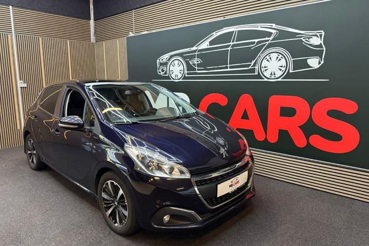 Blå Peugeot 208 fra 2018 set udefra