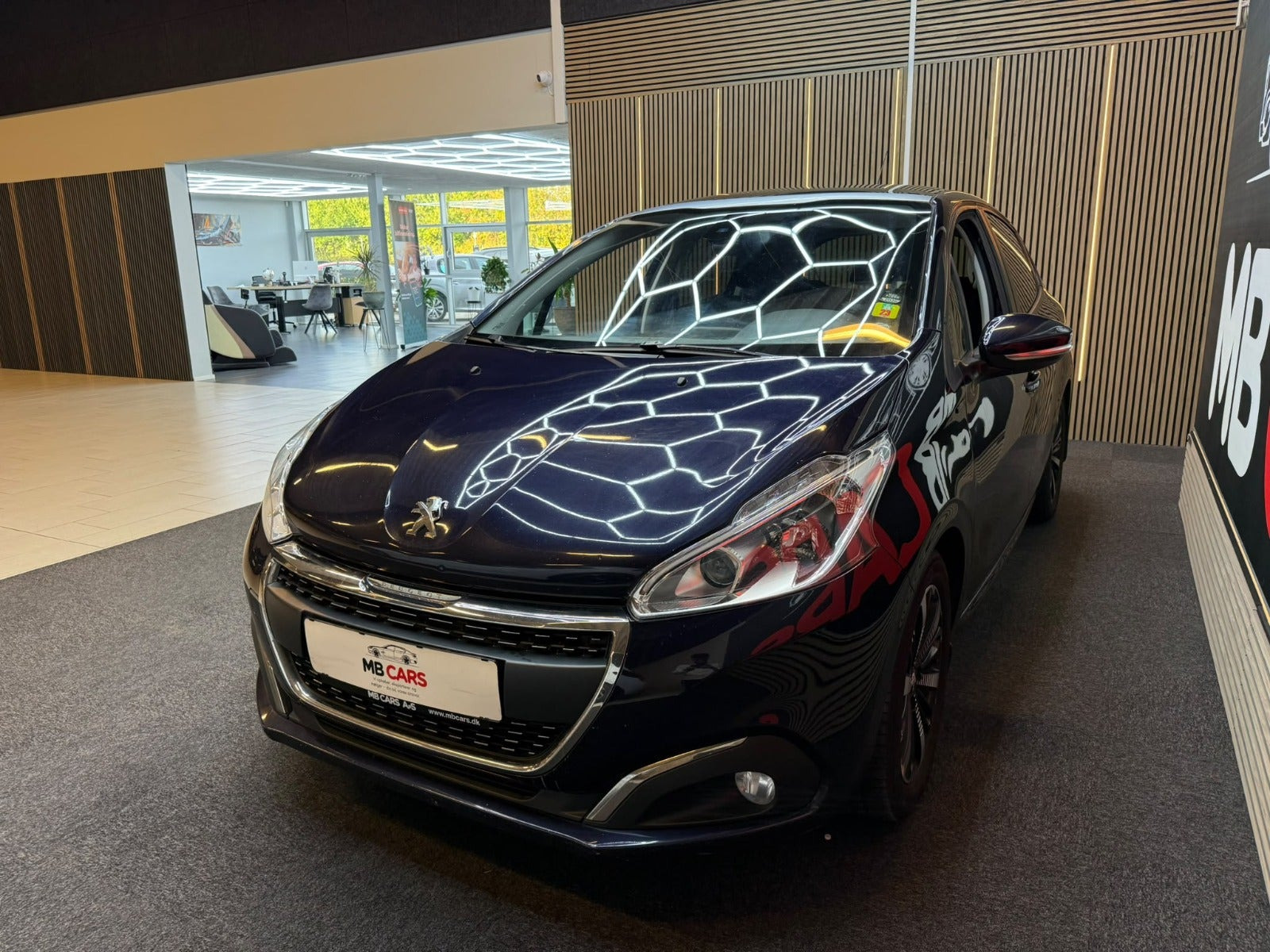 Blå Peugeot 208 fra 2018